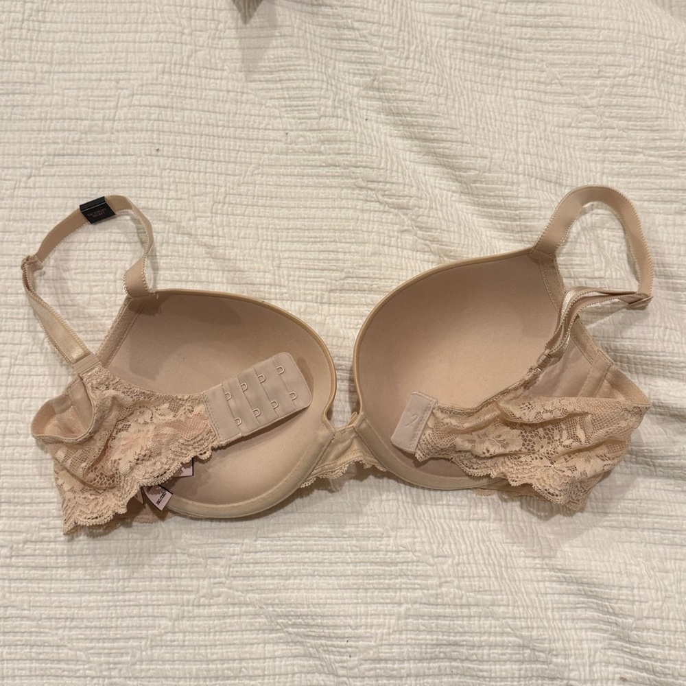 Elegant Lace Trimmed Tan Bra - Picture 2 of 3